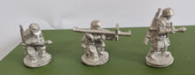 Load image into Gallery viewer, FJ04b 3 FJ with antitank weapons
