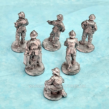 Load image into Gallery viewer, FR07 6 man 105mm artillery crew

