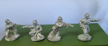 Load image into Gallery viewer, GI04: WWII US GI&#39;s with Thompson
