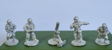 Load image into Gallery viewer, GI11: WWII US GI 4.2 Inch Mortar + Crew
