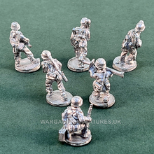 Load image into Gallery viewer, GW03 Germans with Anti Tank Weapons unpainted

