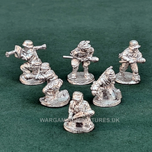 Load image into Gallery viewer, VS04 German Volkssturm with AT Weapons 20mm unpainted
