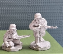 Load image into Gallery viewer, BG01 German infantry squad no Y strap
